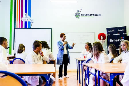 Wykład podczas otwarcia mini laboratorium od firmy Śnieżki. 