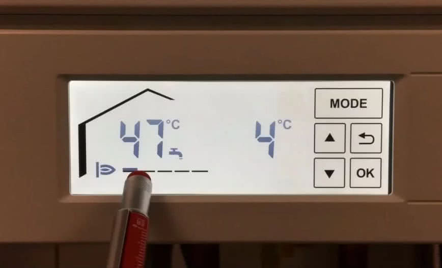 Nastawa temperatury cwu oraz stopień modulacji palnika widoczne na wyświetlaczu nowoczesnego kotła gazowego. fot. Viessmann