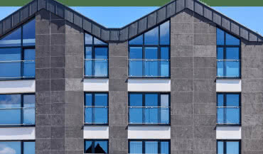 Beton architektoniczny, który nie obciąża ścian? Poznaj system RAWALL 