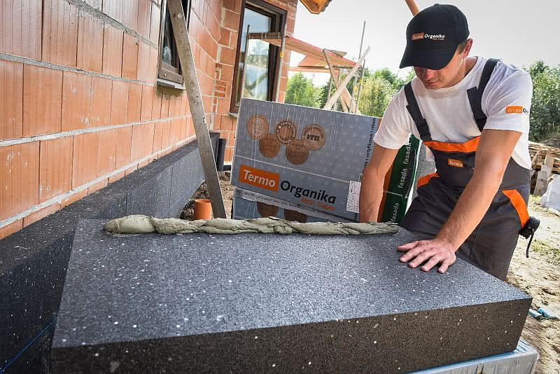 Ściana jednowarstwowa z pustaków ceramicznych ocieplona warstwą styropianu. fot. Termo Organika Ściana jednowarstwowa z pustaków ceramicznych ocieplona warstwą styropianu. fot. Termo Organika