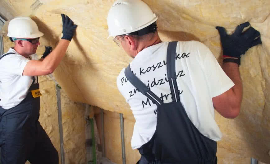 Ocieplenie poddasza użytkowego wełną mineralną. fot. Isover Ocieplenie poddasza użytkowego wełną mineralną. fot. Isover
