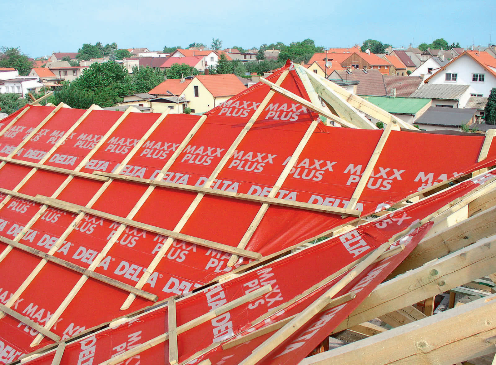 Dach skośny zabezpieczony membraną dachową DELTA®-MAXX PLUS. Dorken Delta Folie Dach skośny zabezpieczony membraną dachową DELTA®-MAXX PLUS. Dorken Delta Folie