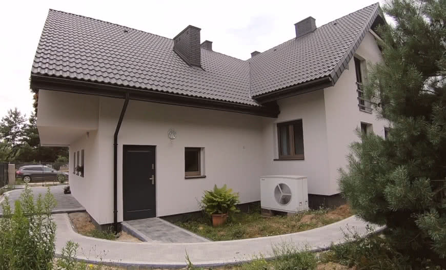 Jak pompa ciepła powietrze-woda HPA-O 13 C Premium sprawdza się w dużym domu?