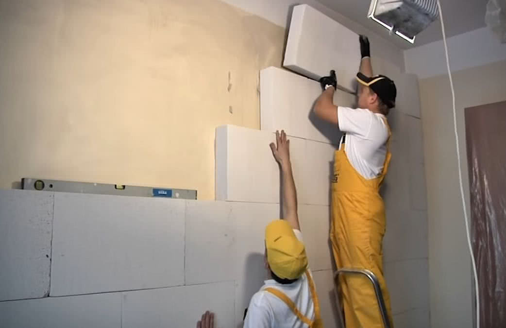 Ocieplenie ścian od wewnątrz za pomocą płyt z betonu komórkowego multipor. fot. Xella Polska Ocieplenie ścian od wewnątrz za pomocą płyt z betonu komórkowego multipor. fot. Xella Polska