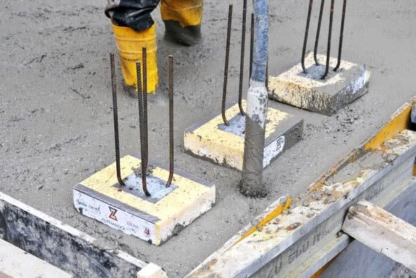 Schöck Alphadock służy do odcięcia termicznego konstrukcyjnych żelbetowych ścian i słupów. Schöck Alphadock służy do odcięcia termicznego konstrukcyjnych żelbetowych ścian i słupów.