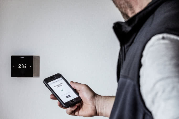 Sterowanie przy użyciu smartforna Sterowanie przy użyciu smartforna